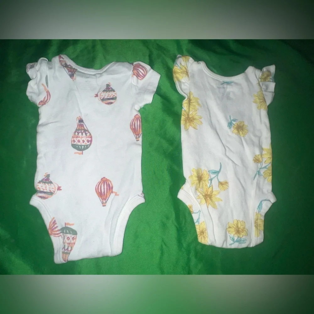 Carter's White Bodysuits with Hot Air Balloons and Yellow Flowers size Newborn
